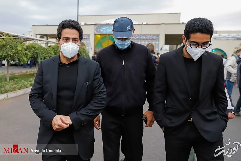 (تصاویر) همسر و فرزندان محمدرضا شجریان در مراسم وداع با پیکر استاد